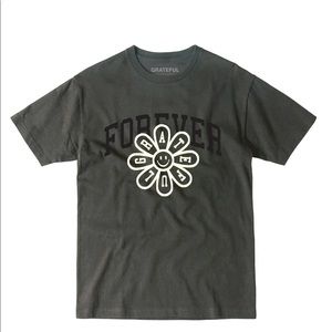 NWT - Grateful Apparel Tshirt Size Small